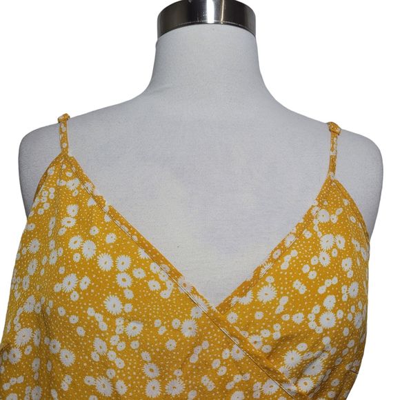 SHEIN Women's Yellow Ditsy Floral Spaghetti Strap Cami Peplum Wrap Top Size 16 - Picture 2 of 6
